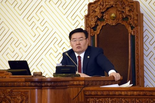 Г.Занданшатар: Баяр наадмаа хийж байж Төрийн цол олгодог юм